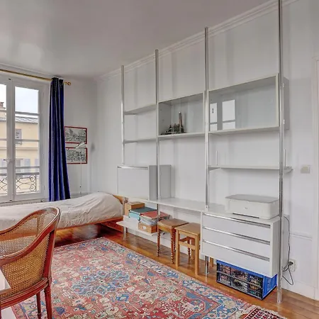 La Chapelle Royale - *