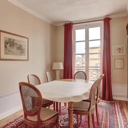 La Chapelle Royale - *