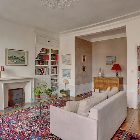 La Chapelle Royale - *