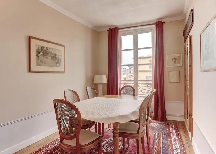 La Chapelle Royale - *